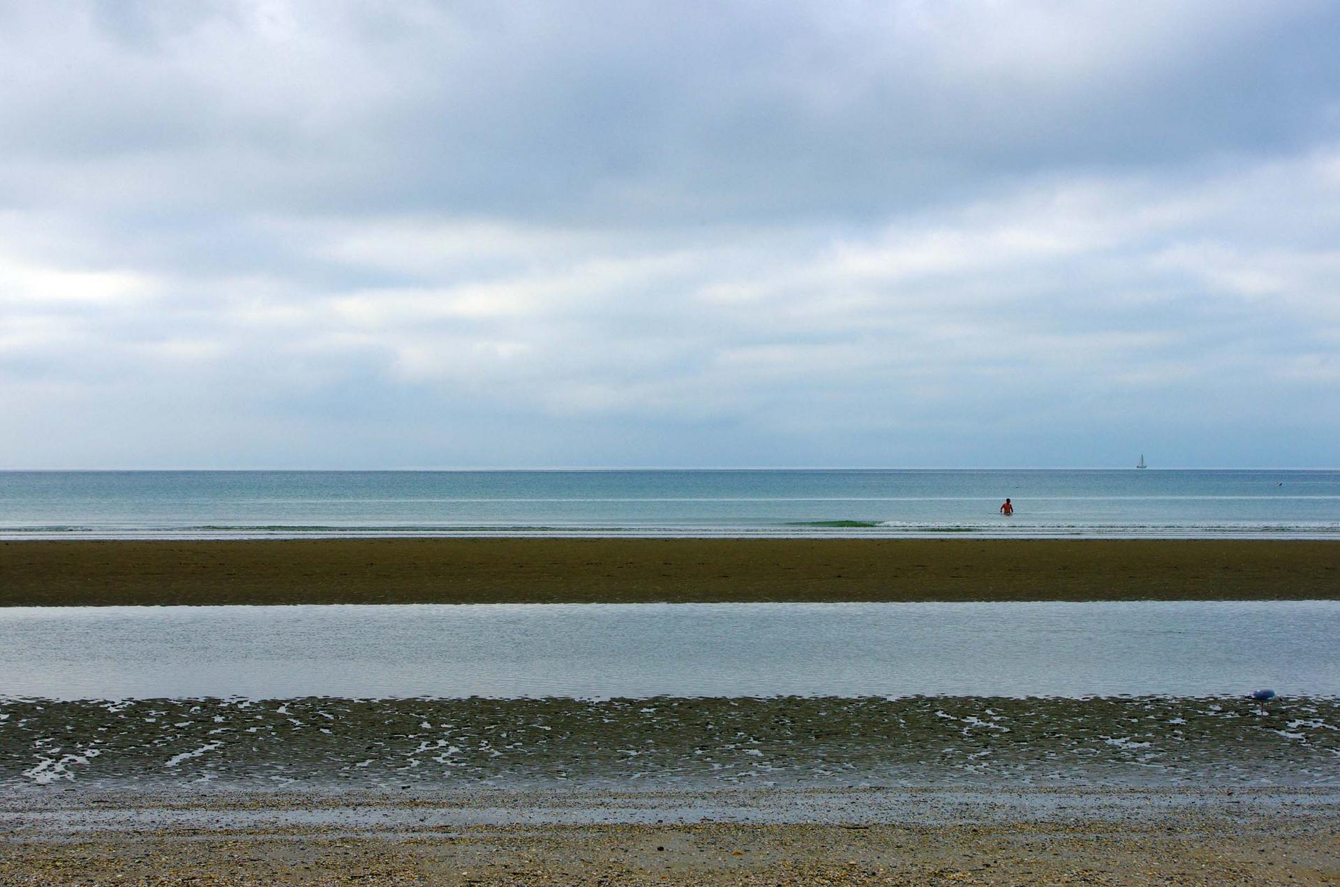 Plage de Deauville : bandes colorées