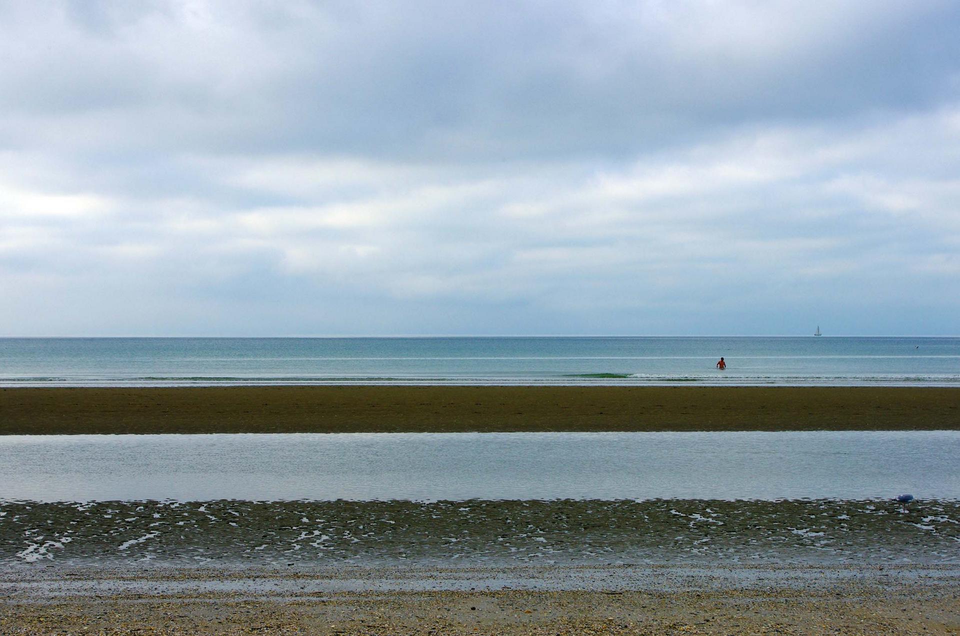 Plage de Deauville : bandes colorées